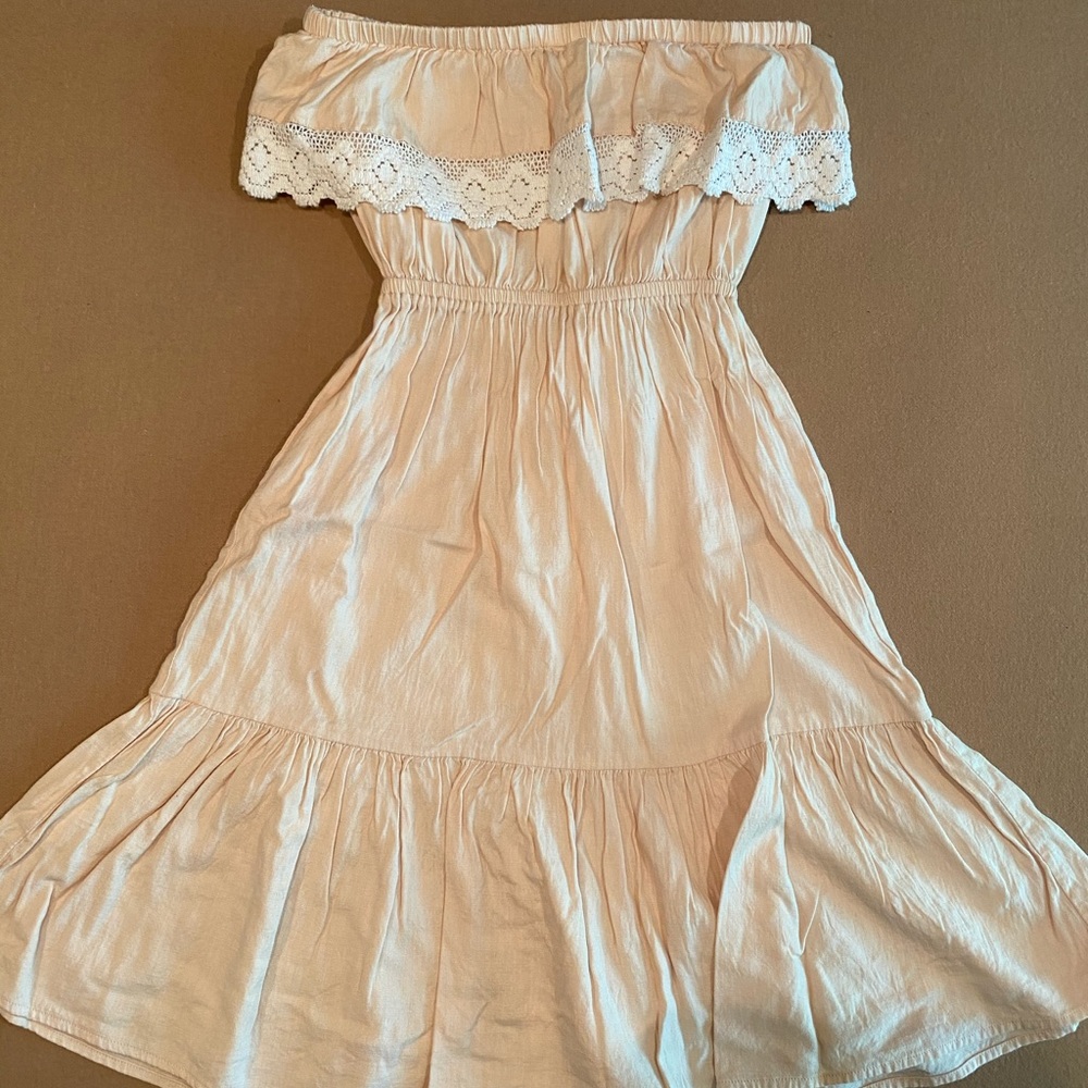 a dress - Picture 3 of 3
